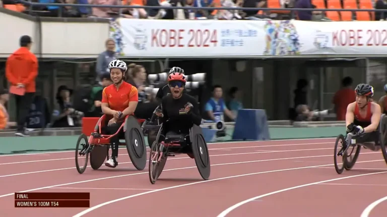 Noemi Alphonse scream of joy after crossing the finish line first in the 100m T54 final at the Kobe 2024 World Para Athletics Championships